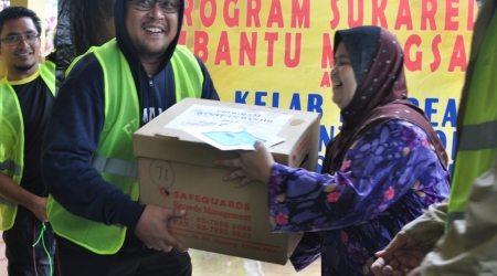 CGC Flood Relief Effort in Kelantan