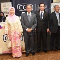 Group Picture in front of CGC's booth. From left: SME Bank's Chairman, Tan Sri Faizah Mohd Tahir, the Minister of Trade and Industry, YB Dato' Sri Mustapa Mohamed, CGC's President/CEO, Datuk Mohd Zamree Mohd Ishak, ADFIM's Chairman, Dato' Razman Mohd Noor and the Director of Development Finance and Enterprise Department, Bank Negara Malaysia, Pn. Marina Kahar