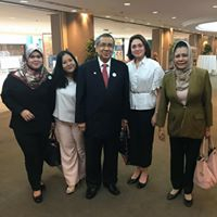Pn Zariati Azrina Dato’ Zainal Azmi, Assistant Vice President, Government & GLC Department of CGC Malaysia (2nd from right) with the Program Director (Vice President Perdasama Malaysia) Datuk Naim bin Datuk Mohamad (3rd from right) and President of Perdasama Wanita, Datin Junaidah Mohamad (far right)