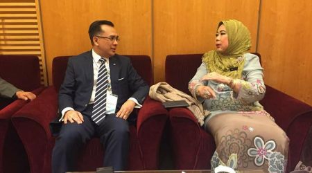 (L-R) CGC President/CEO Datuk Mohd Zamree Mohd Ishak is discussing with Auditor-General Tan Sri Dr. Madinah Mohamad